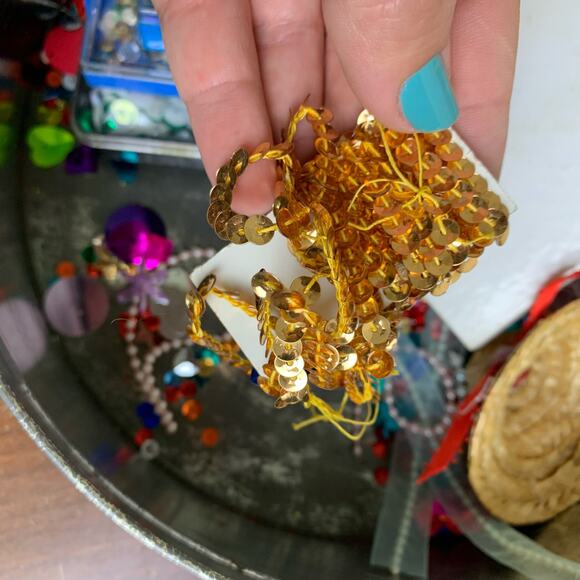 Vintage grandmacore craft Christmas storage tin junk drawer sequin glitter beads - Picture 6 of 13